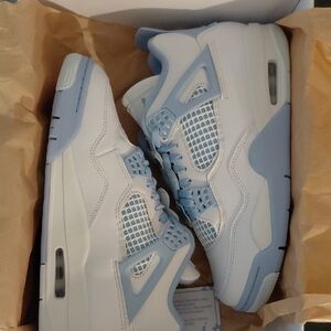 Women's Size 9 Skyblue and White Jordan Retro 4 Sneakers. (New) Never Worn